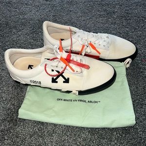 Off white vulc sneakers.                               MESSAGE ME BEFORE BUYING